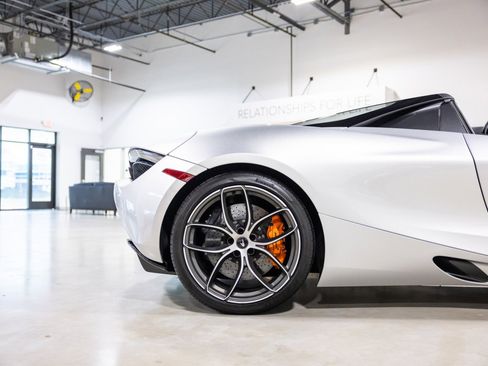 Used 2020 McLaren 720S Performance image 22