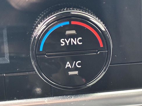 Used 2021 Nissan Rogue SV image 29