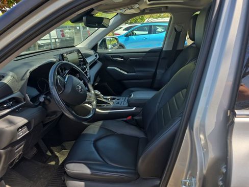 Used 2020 Toyota Highlander XLE image 7