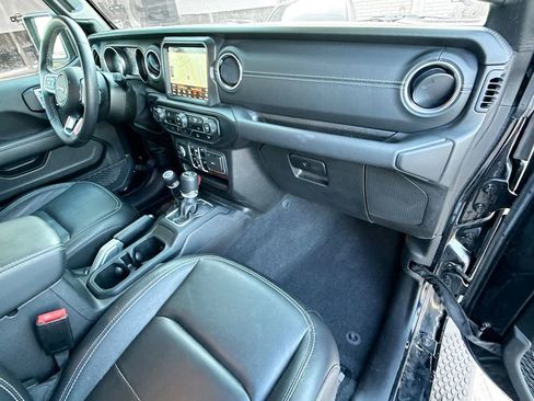 Used 2021 Jeep Wrangler Unlimited Sahara image 32