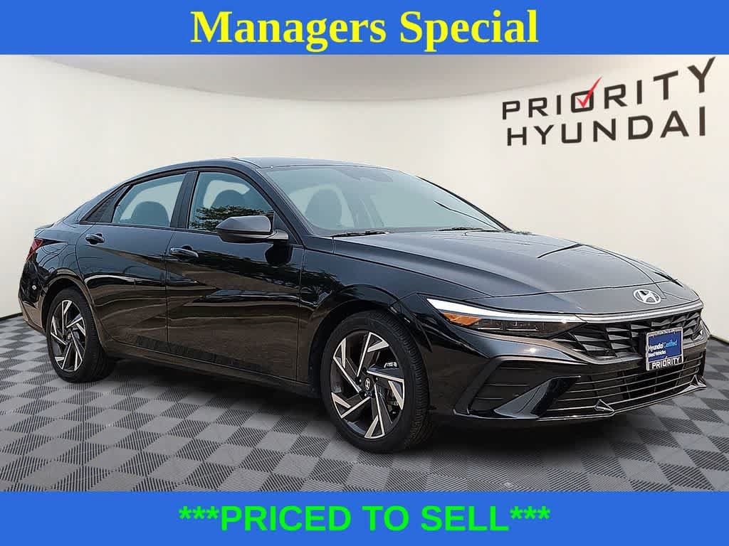 Certified 2025 Hyundai Elantra Sport w/ Cargo Package FWD image 3