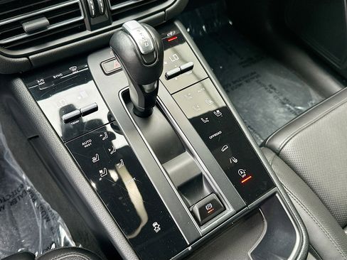 Used 2024 Porsche Macan Base image 17