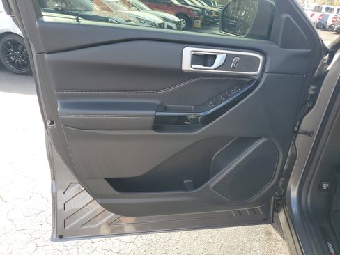 Used 2022 Ford Explorer ST image 17