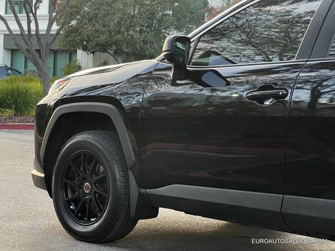 Used 2022 Toyota RAV4 LE image 13