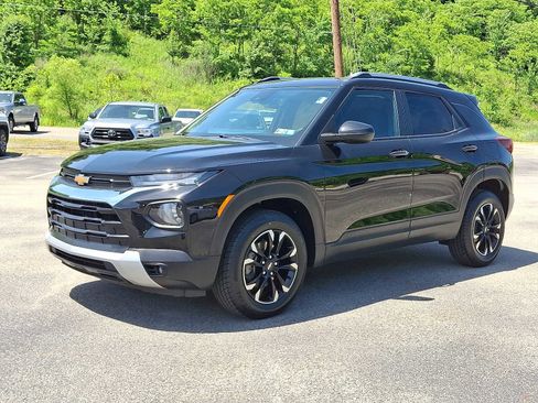 Used 2023 Chevrolet TrailBlazer LT w/ Convenience Package AWD/4WD image 3
