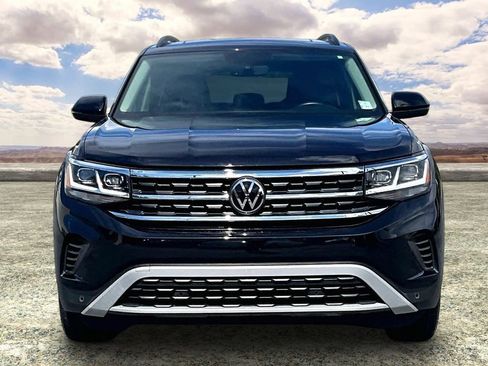 Used 2023 Volkswagen Atlas SE w/ Panoramic Sunroof Package FWD image 2