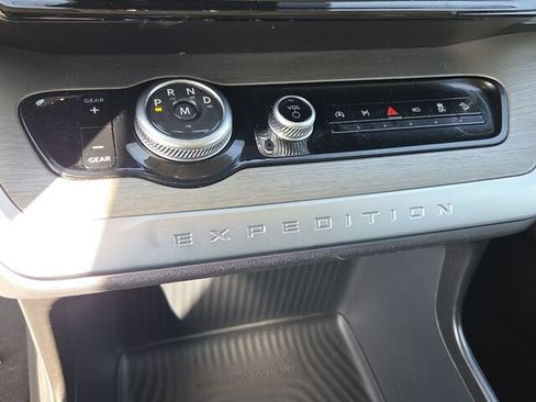Used 2025 Ford Expedition Platinum AWD/4WD image 21