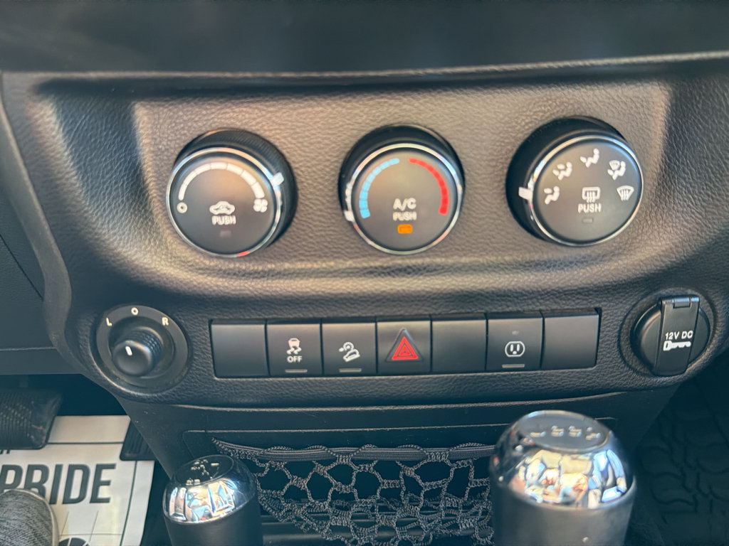 Used 2014 Jeep Wrangler Unlimited Rubicon w/ Max Tow Package AWD/4WD image 20