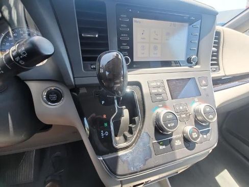 Used 2019 Toyota Sienna XLE FWD image 15