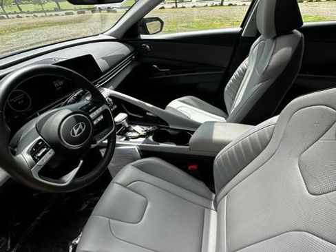 Certified 2025 Hyundai Elantra Limited FWD image 14