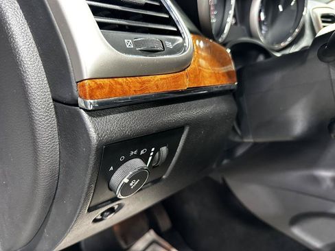 Used 2012 Jeep Grand Cherokee Overland AWD/4WD image 12