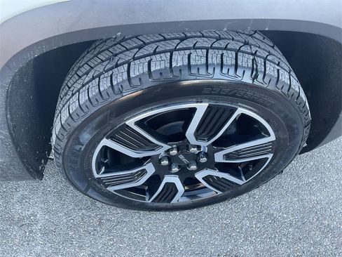 Used 2021 GMC Acadia SLE w/ Driver Convenience Package image 17