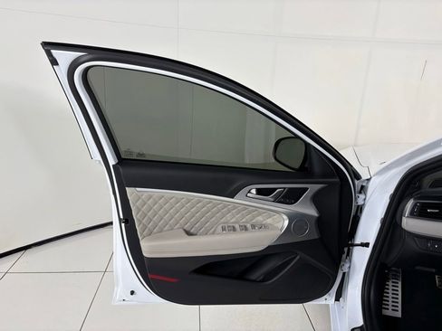 Used 2023 Genesis G70 3.3T w/ Sport Prestige Package image 17
