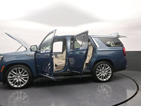Used 2025 GMC Yukon Denali w/ Denali Reserve Package AWD/4WD image 42