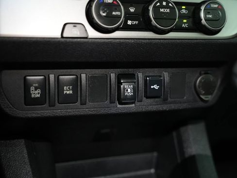 Used 2022 Toyota Tacoma SR5 w/ Technology Package RWD image 24