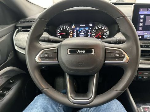 Used 2024 Jeep Compass Latitude AWD/4WD image 12