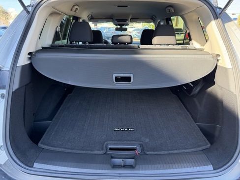 Certified 2023 Nissan Rogue SV image 9