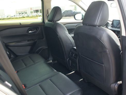 Used 2023 Nissan Rogue SV w/ SV Premium B Package FWD image 21