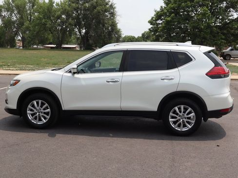 Used 2017 Nissan Rogue SV w/ SV Premium Package AWD/4WD image 9