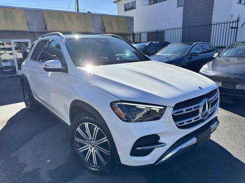 Used 2024 Mercedes-Benz GLE 350 4MATIC image 3