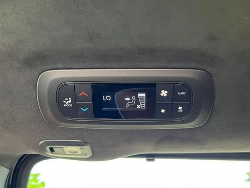 Used 2025 Chrysler Pacifica Pinnacle w/ Trailer Tow Group AWD/4WD image 41