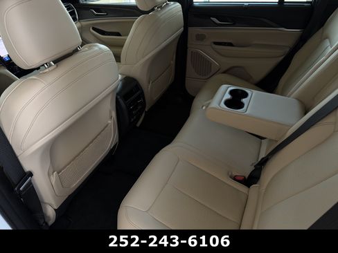 Used 2022 Jeep Grand Cherokee Limited 4xe w/ Luxury Tech Group II AWD/4WD image 34
