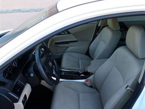 Used 2015 Honda Accord LX image 15