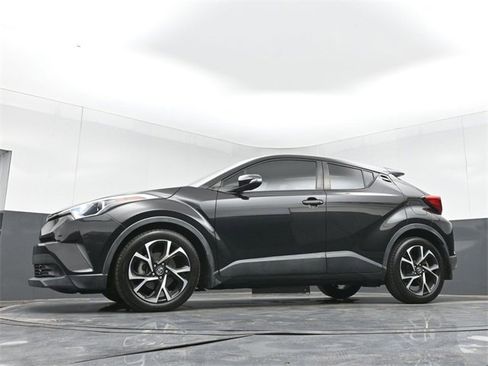 Used 2018 Toyota C-HR image 38