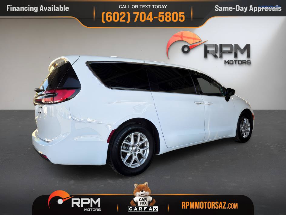 Used 2025 Chrysler Pacifica Select FWD image 6