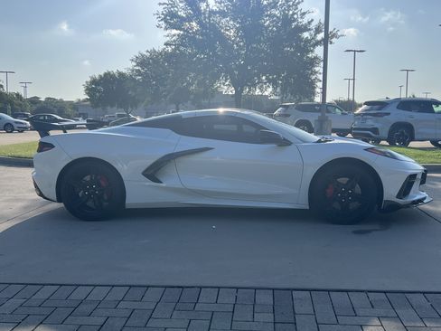 Used 2021 Chevrolet Corvette Stingray Premium Conv w/ Z51 Performance Package RWD image 10