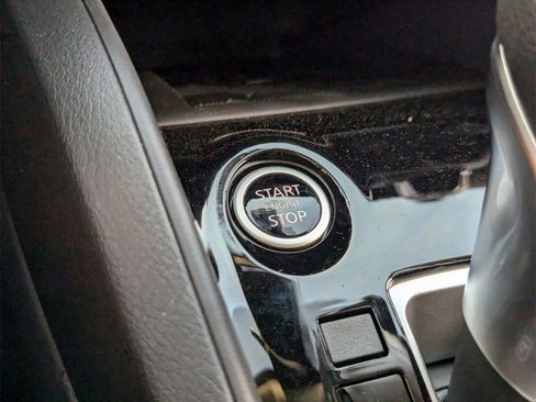 New 2025 Nissan Versa SR w/ Trunk Package image 19