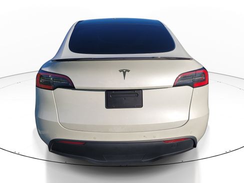 Used 2021 Tesla Model Y 2WD image 5