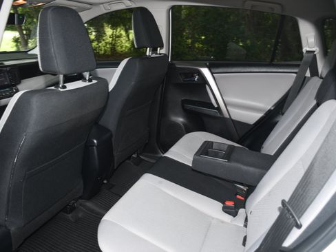 Used 2018 Toyota RAV4 XLE FWD image 15