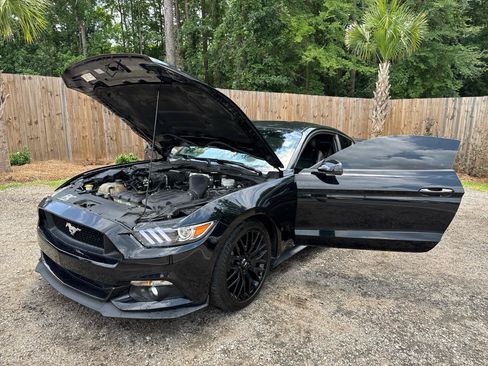 Used 2017 Ford Mustang GT Premium w/ GT Performance Package RWD image 32