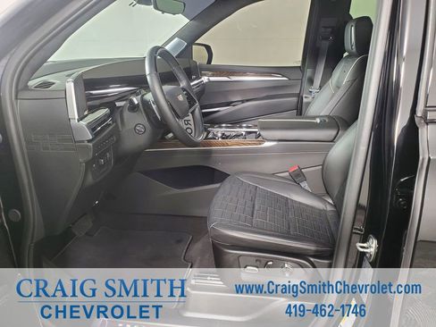 Used 2025 Cadillac Escalade Sport Platinum w/ LPO, Floor Liner Package AWD/4WD image 11