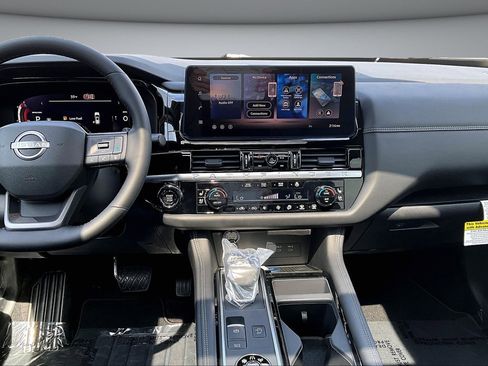 New 2026 Nissan Pathfinder Platinum AWD/4WD image 6