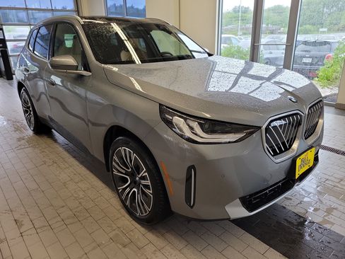 Used 2026 BMW X3 xDrive30i w/ Premium Package AWD/4WD image 3