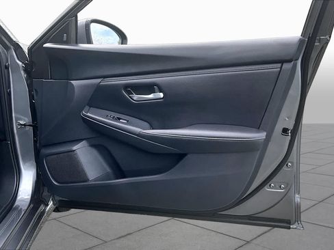 Used 2024 Nissan Sentra SV FWD image 23