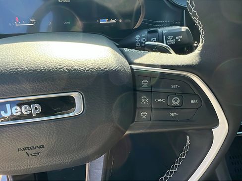 New 2026 Jeep Grand Cherokee Altitude image 23