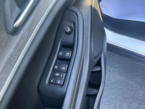 Used 2025 Jeep Grand Cherokee Limited w/ Luxury Tech Group II AWD/4WD image 13