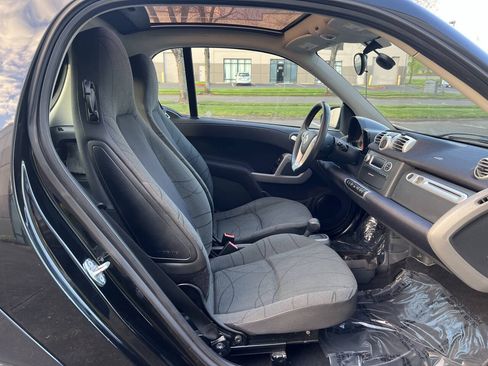 Used 2014 smart fortwo passion RWD image 11