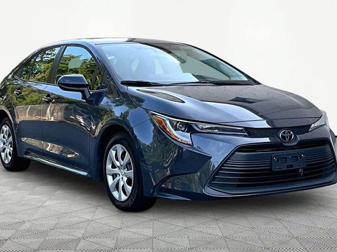 Certified 2025 Toyota Corolla LE FWD image 3