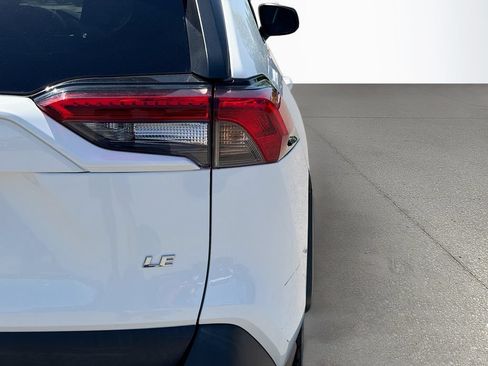 Used 2021 Toyota RAV4 LE FWD image 11