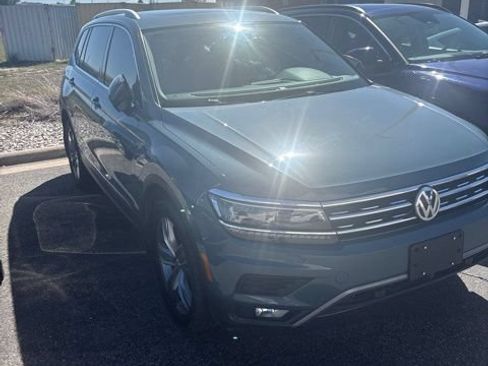 Used 2019 Volkswagen Tiguan SEL Premium w/ 3rd Row Seat Package AWD/4WD image 2