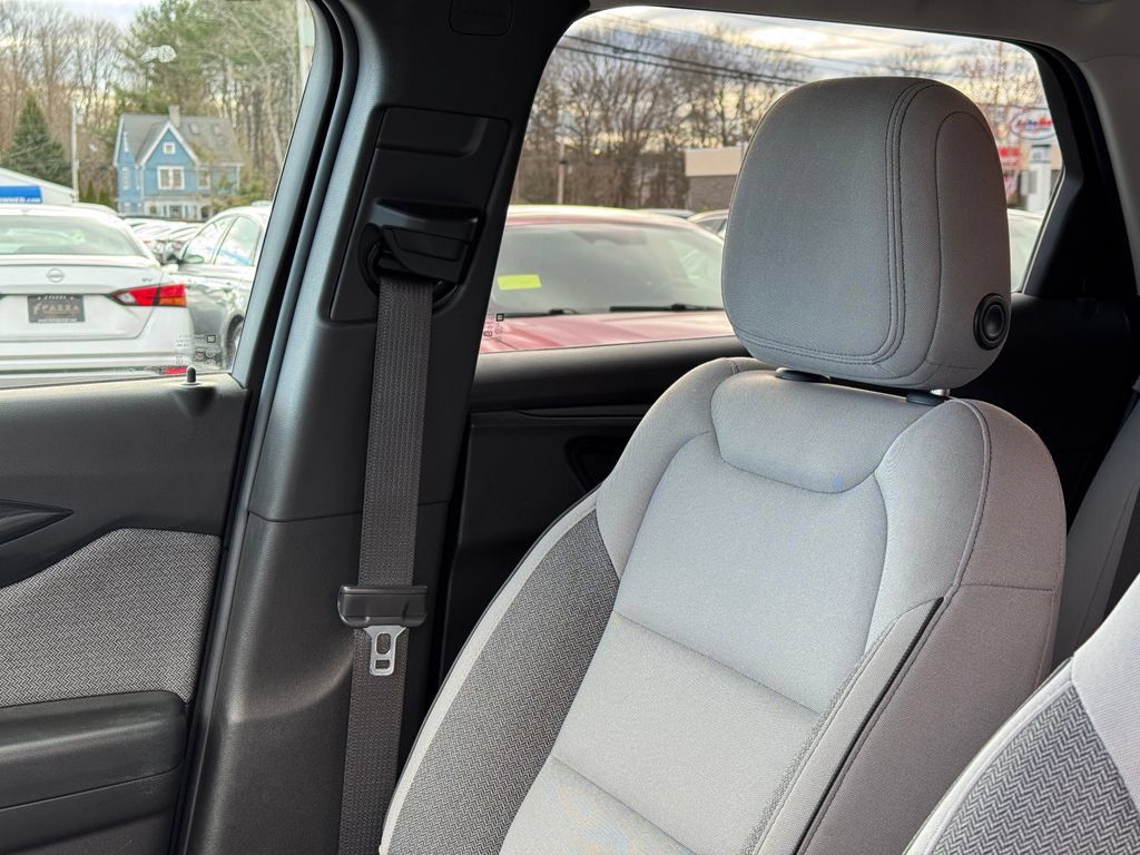 Used 2025 Chevrolet TrailBlazer LT AWD/4WD image 22