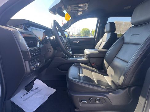 Used 2025 GMC Yukon XL Denali AWD/4WD image 15