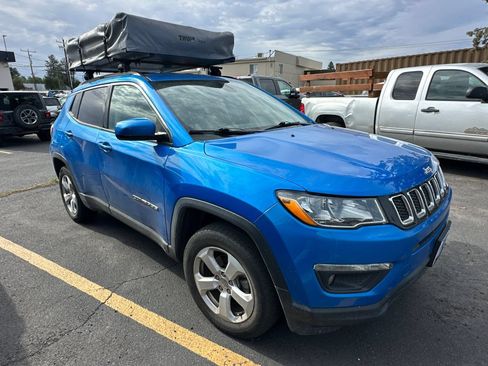 Used 2018 Jeep Compass Latitude w/ Popular Equipment Group AWD/4WD image 2