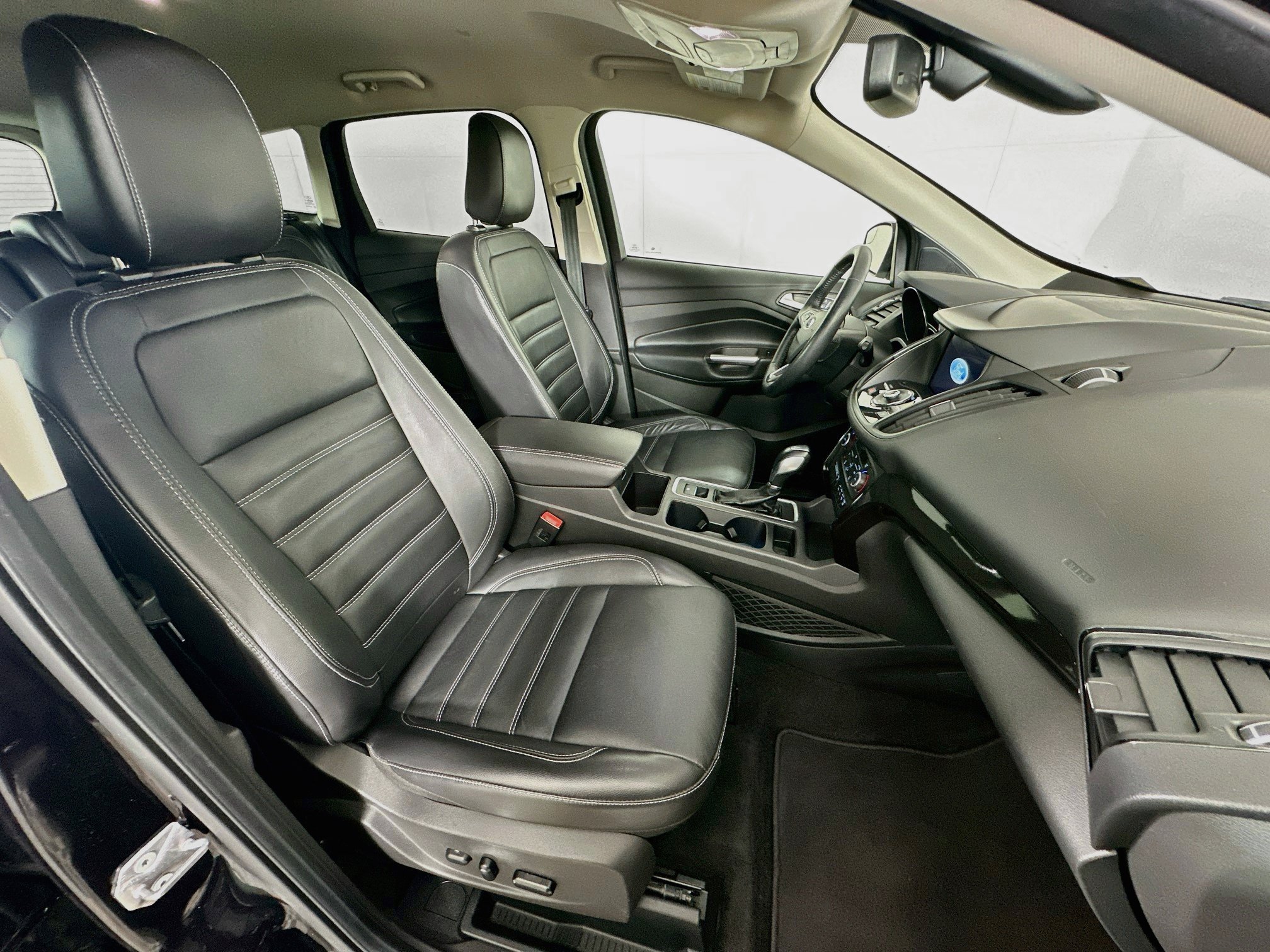 Used 2019 Ford Escape Titanium AWD/4WD image 30