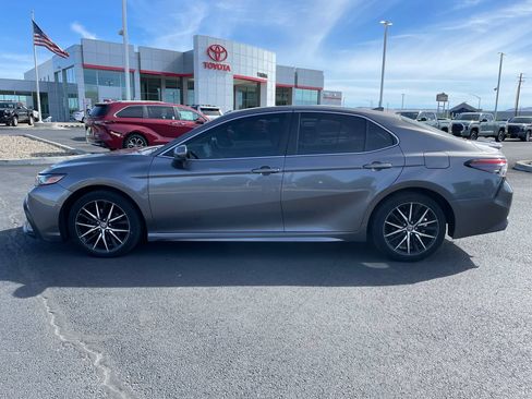 Used 2021 Toyota Camry SE FWD image 12