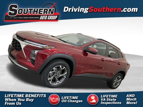 Used 2024 Chevrolet Trax LT w/ Driver Confidence Package FWD image 1
